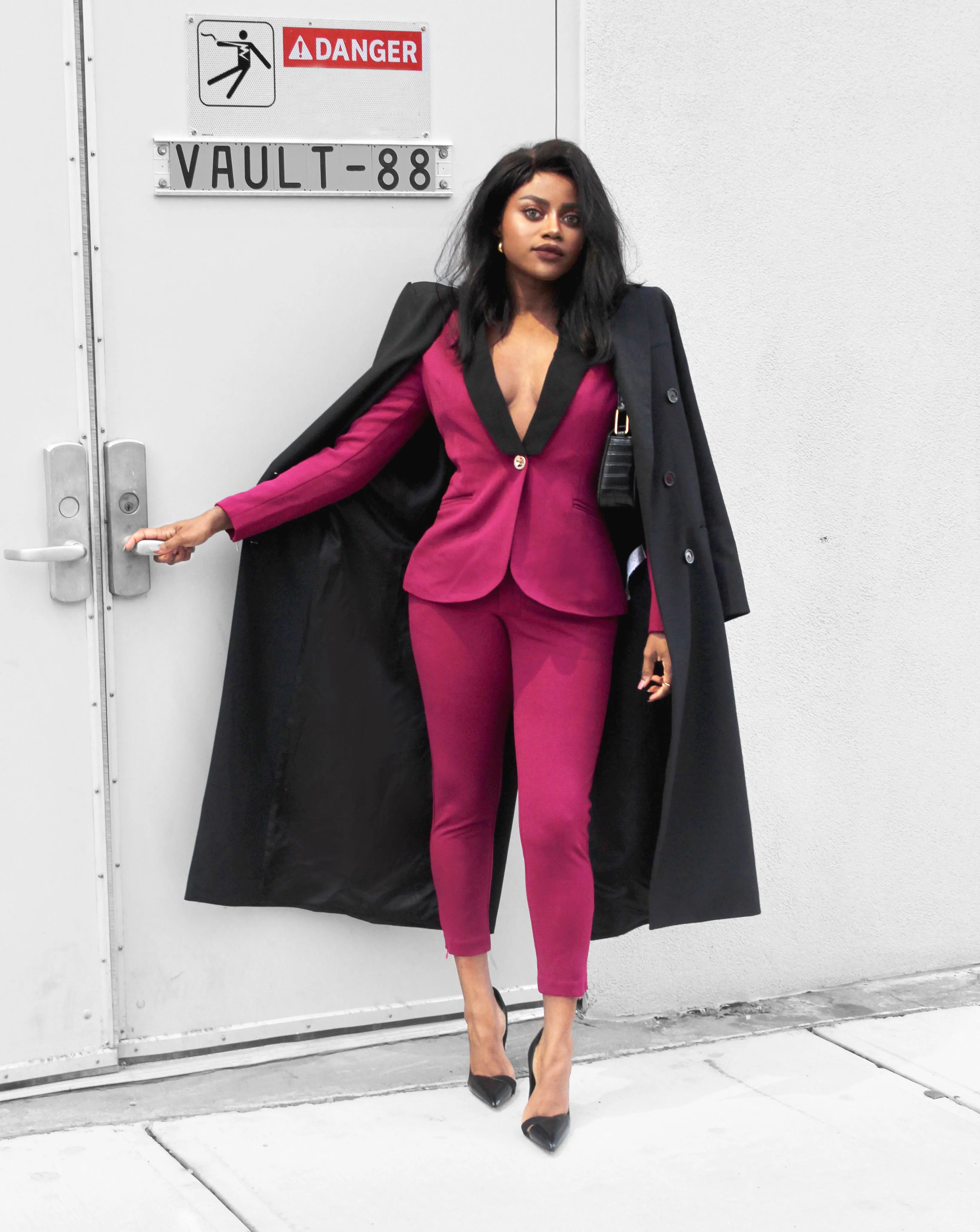 Rebellious Stretch Boss Blazer - Fuchsia